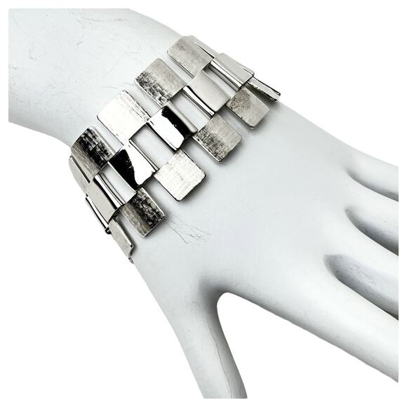 Sarah Coventry Four Seasons Bracelet Brushed And Shiny Silver Tone Textured Link - Picture 1 of 9